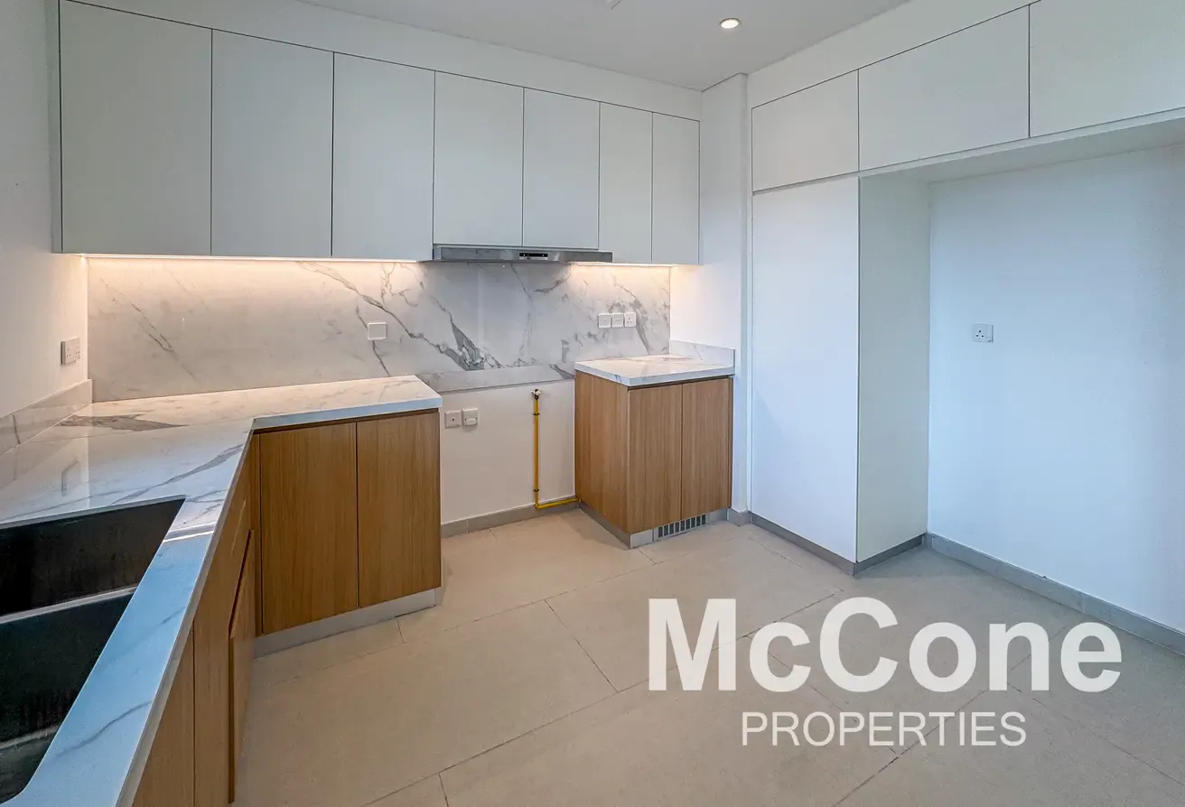 Corner Unit | Dark Interior | Close to Amenities