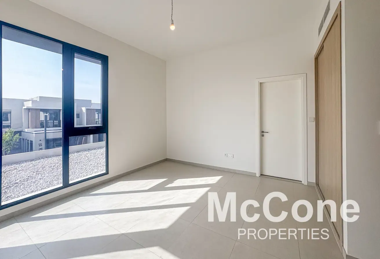 Corner Unit | Dark Interior | Close to Amenities