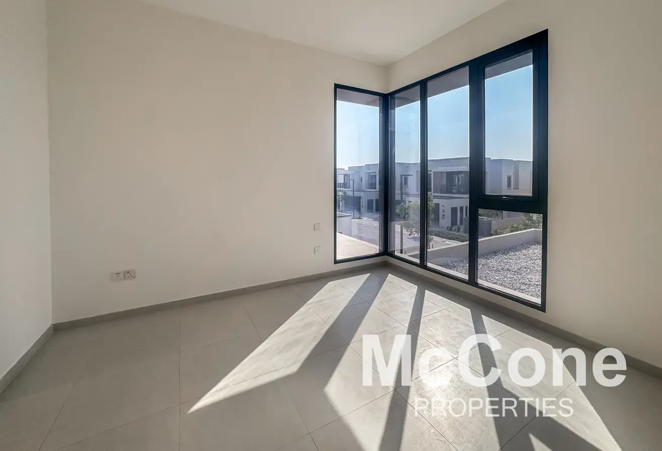 Corner Unit | Dark Interior | Close to Amenities