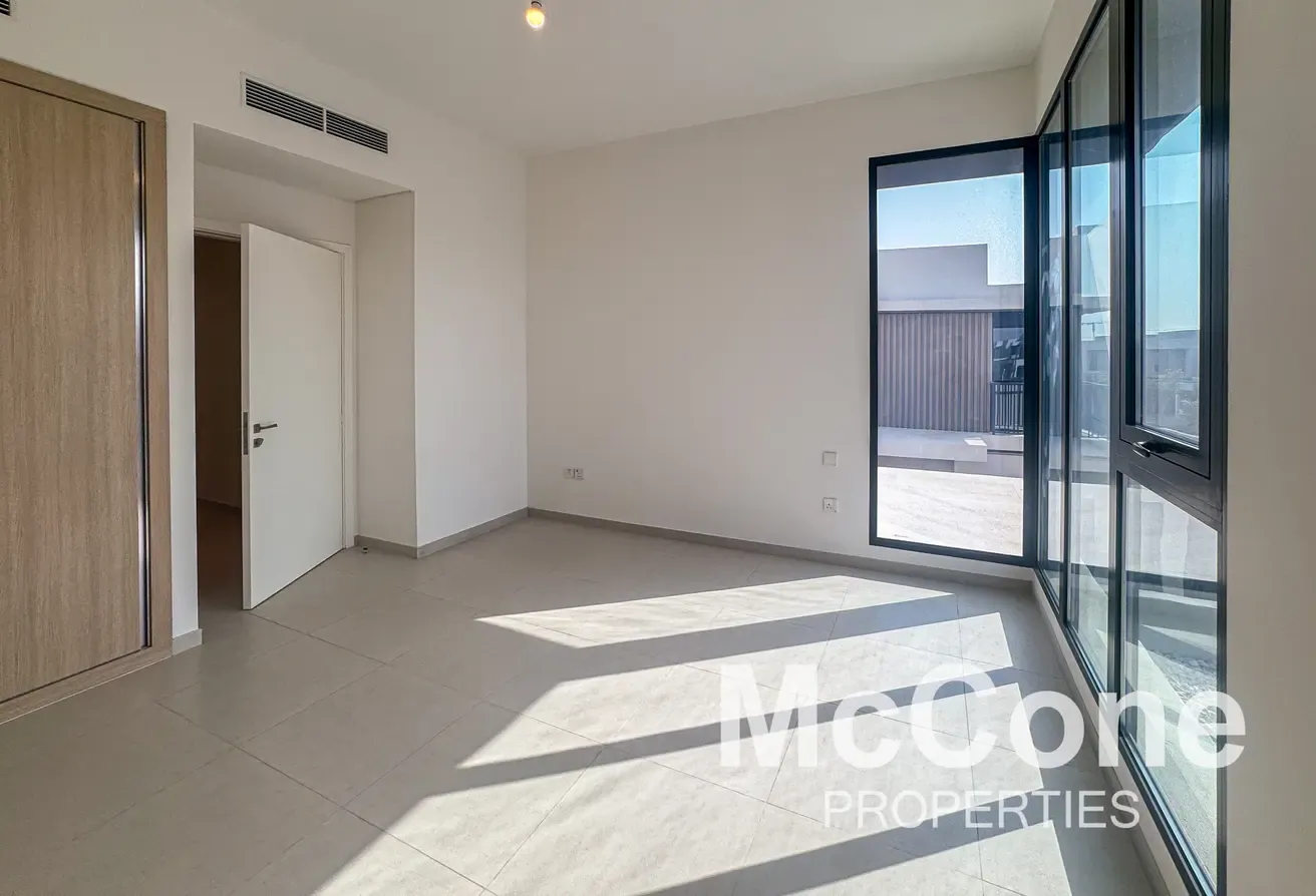Corner Unit | Dark Interior | Close to Amenities
