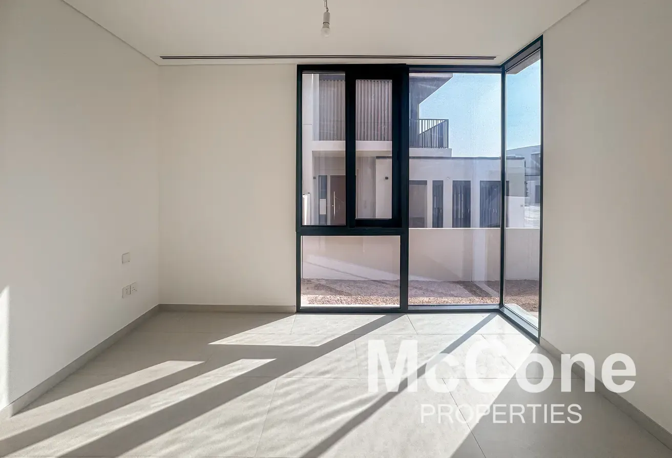 Corner Unit | Dark Interior | Close to Amenities