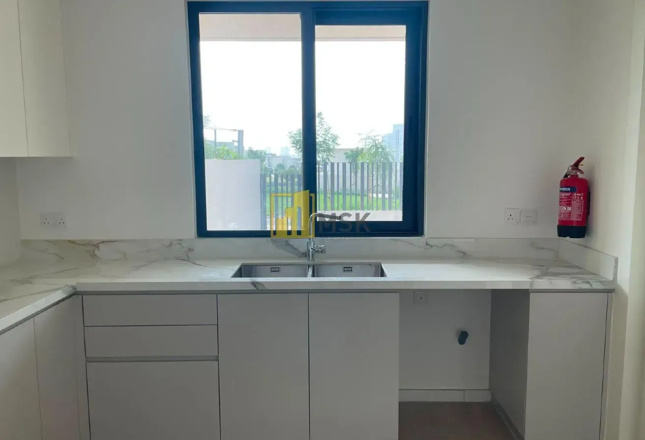 3 bed + Maids on Park | Single Row | Close Kitchen