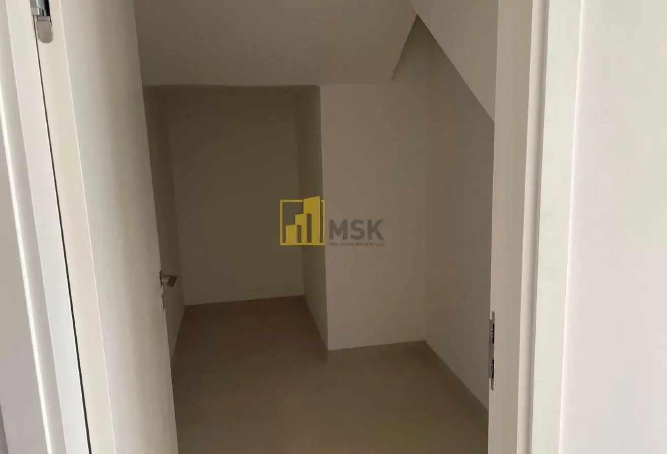 3 bed + Maids on Park | Single Row | Close Kitchen