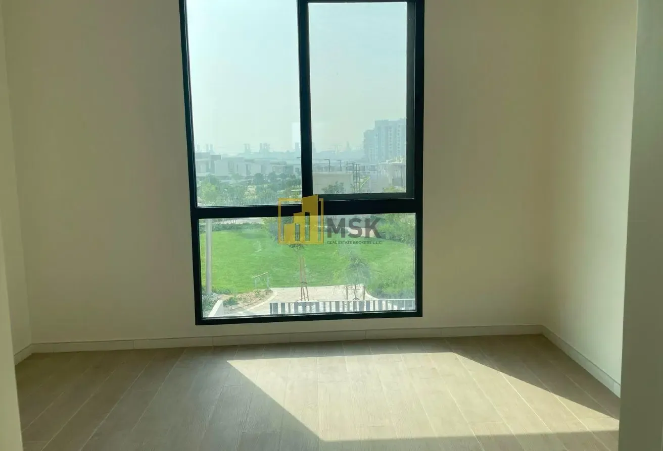 3 bed + Maids on Park | Single Row | Close Kitchen