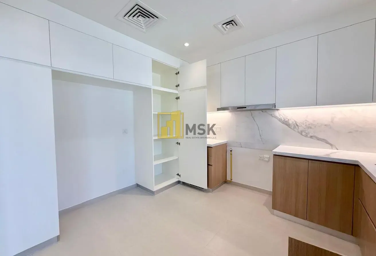 4BR Townhouse | Spacious Layout | Middle Unit