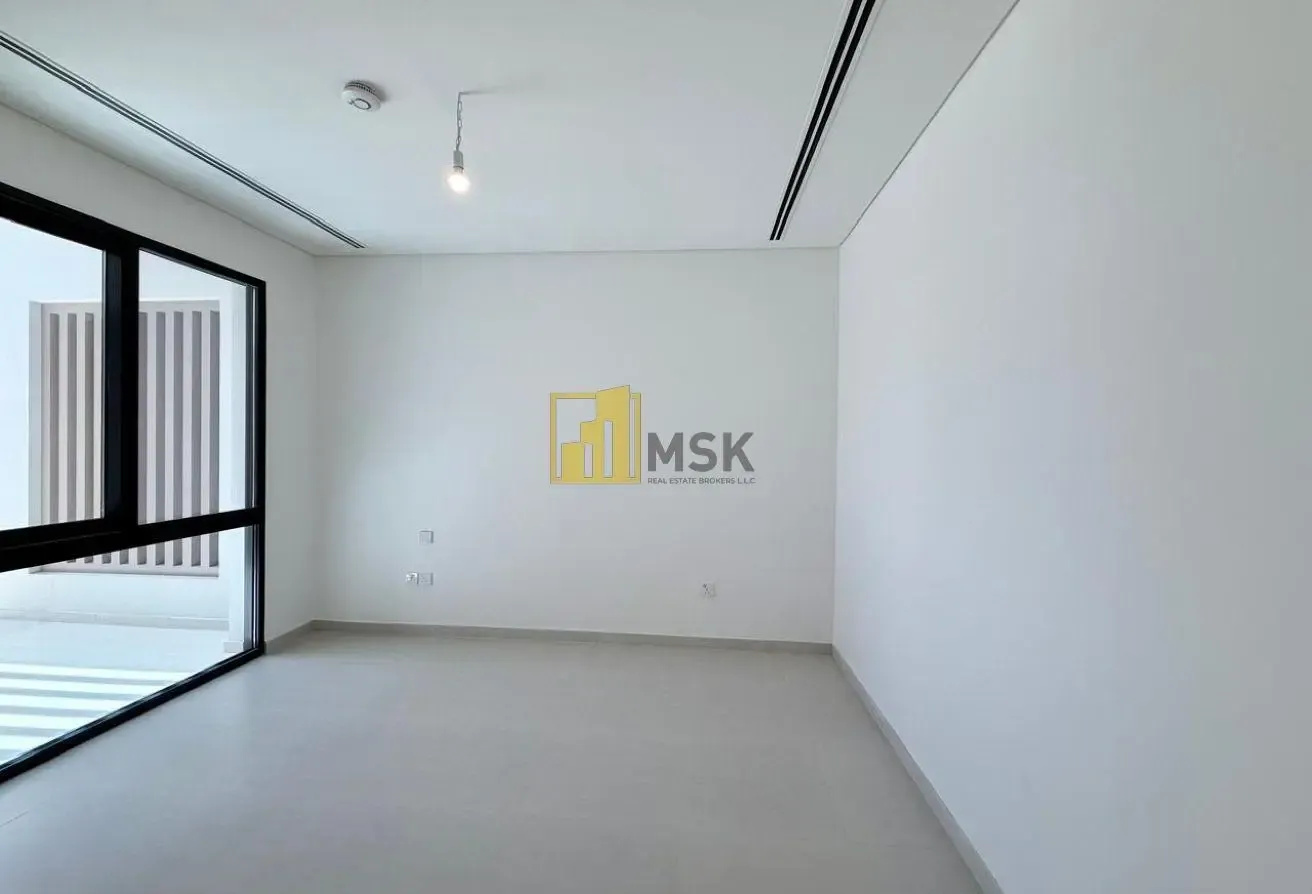 4BR Townhouse | Spacious Layout | Middle Unit