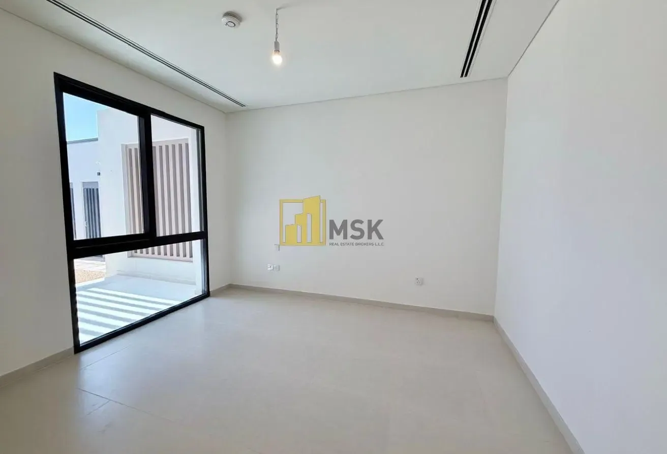 4BR Townhouse | Spacious Layout | Middle Unit