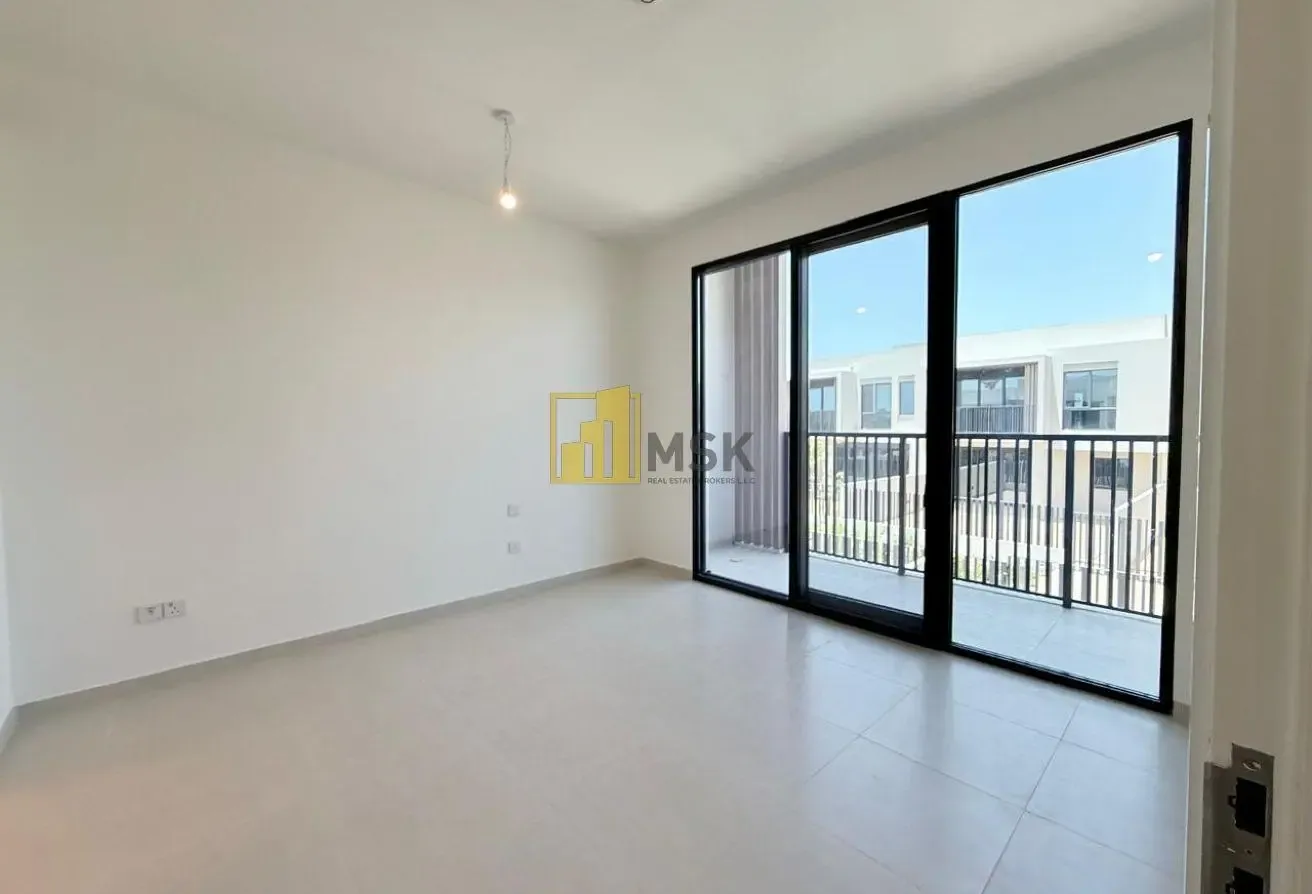 4BR Townhouse | Spacious Layout | Middle Unit