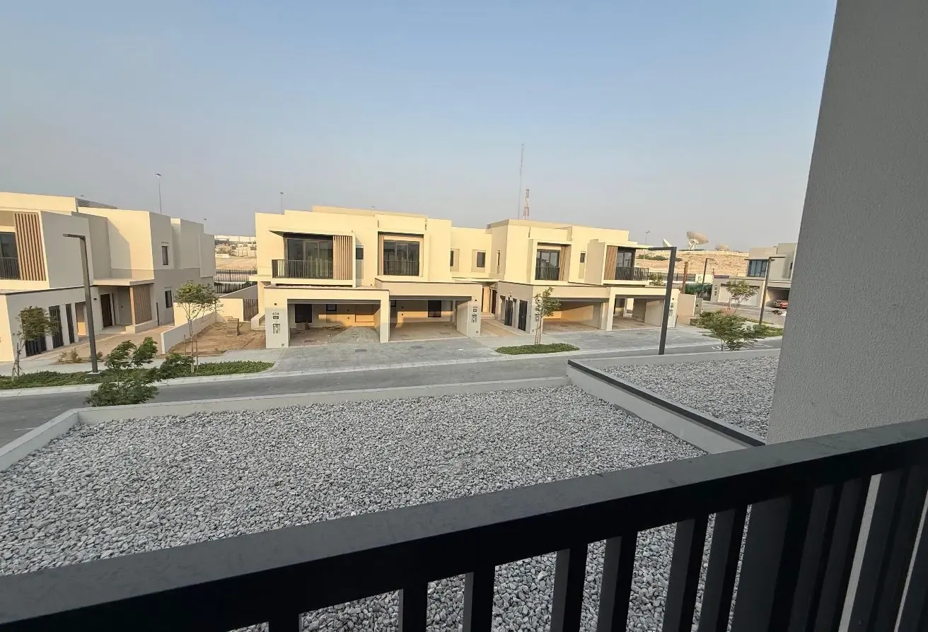 SPACIOUS LAYOUT | GENUINE LISTING | MID UNIT