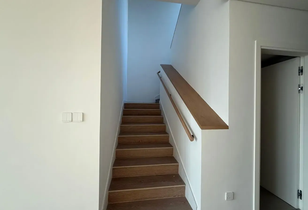 SPACIOUS LAYOUT | GENUINE LISTING | MID UNIT