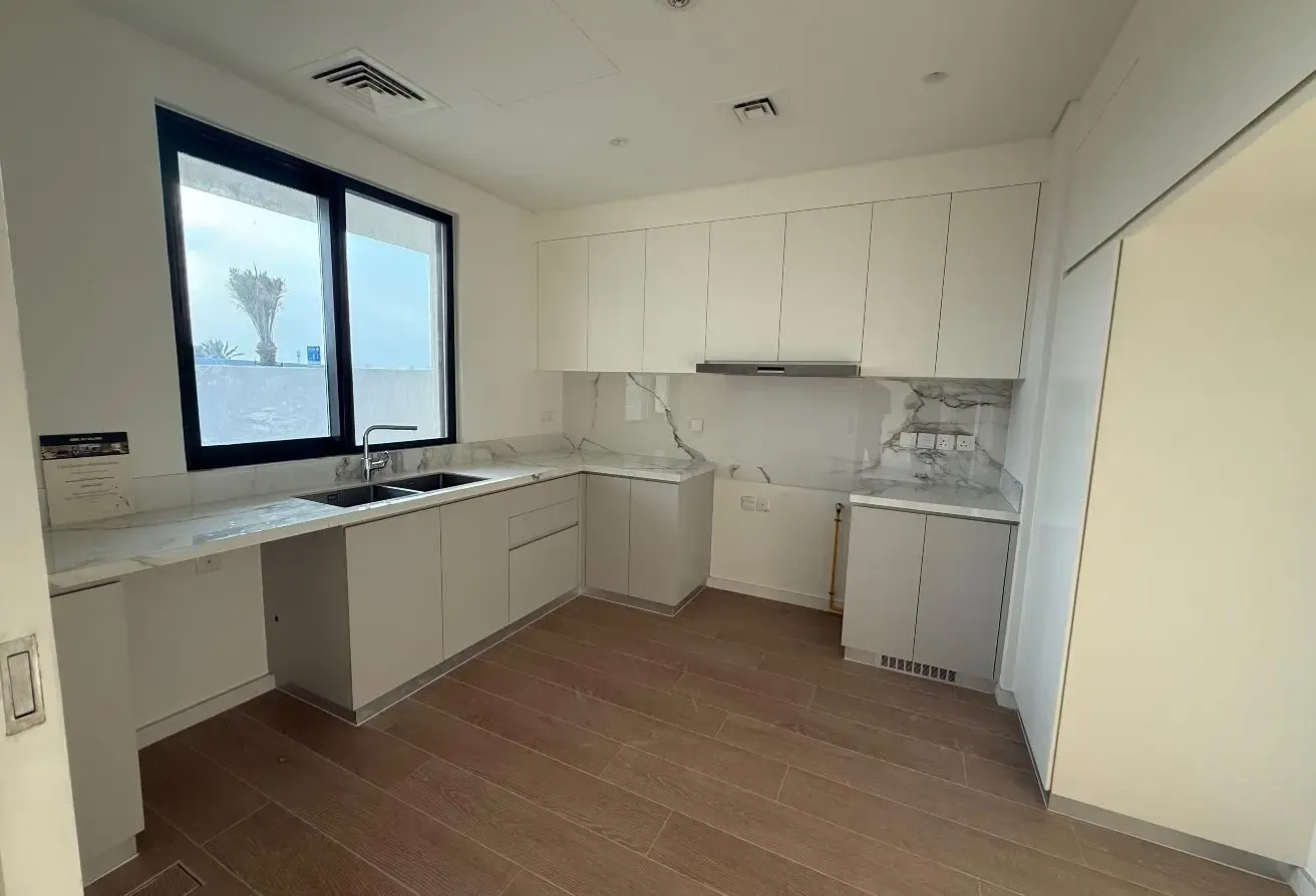 SPACIOUS LAYOUT | GENUINE LISTING | MID UNIT