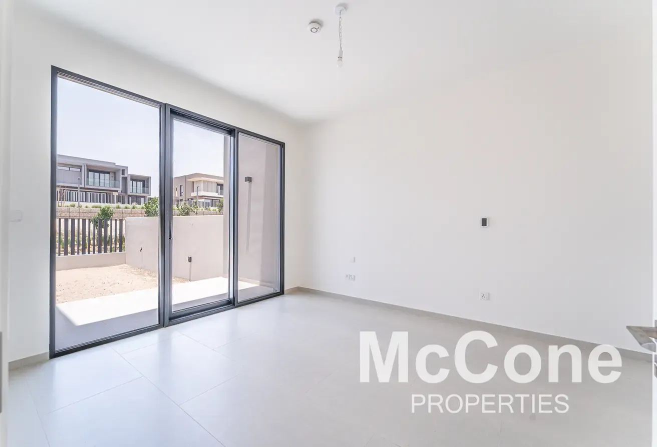 Corner TH | Landscaped | Flexible Cheques