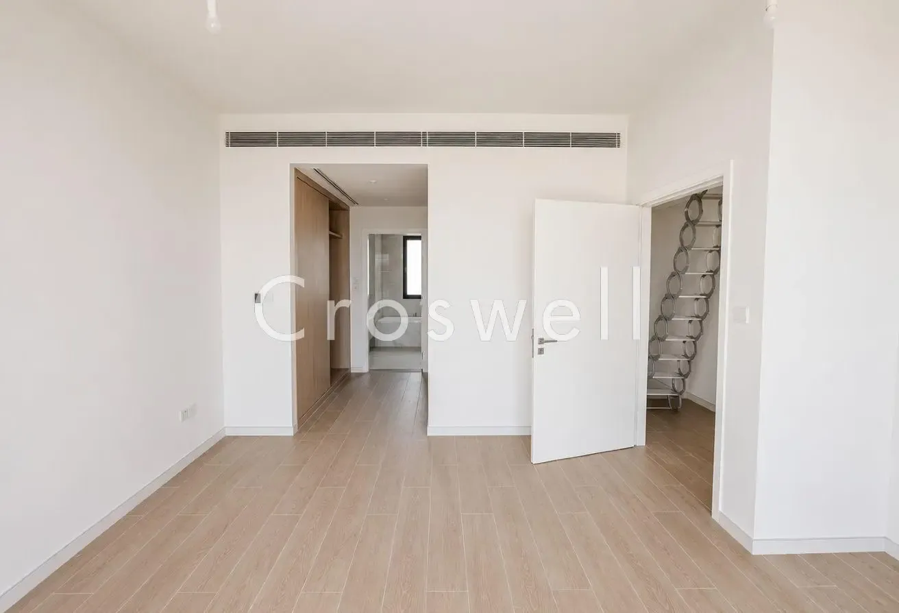 Corner Unit | All En-Suite | Close to Pools