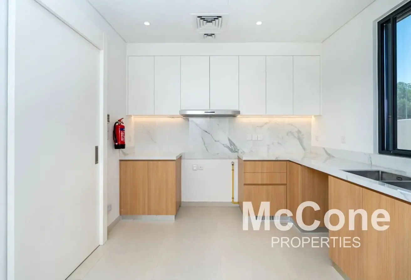 Negotiable | Corner Plot | Community Expert