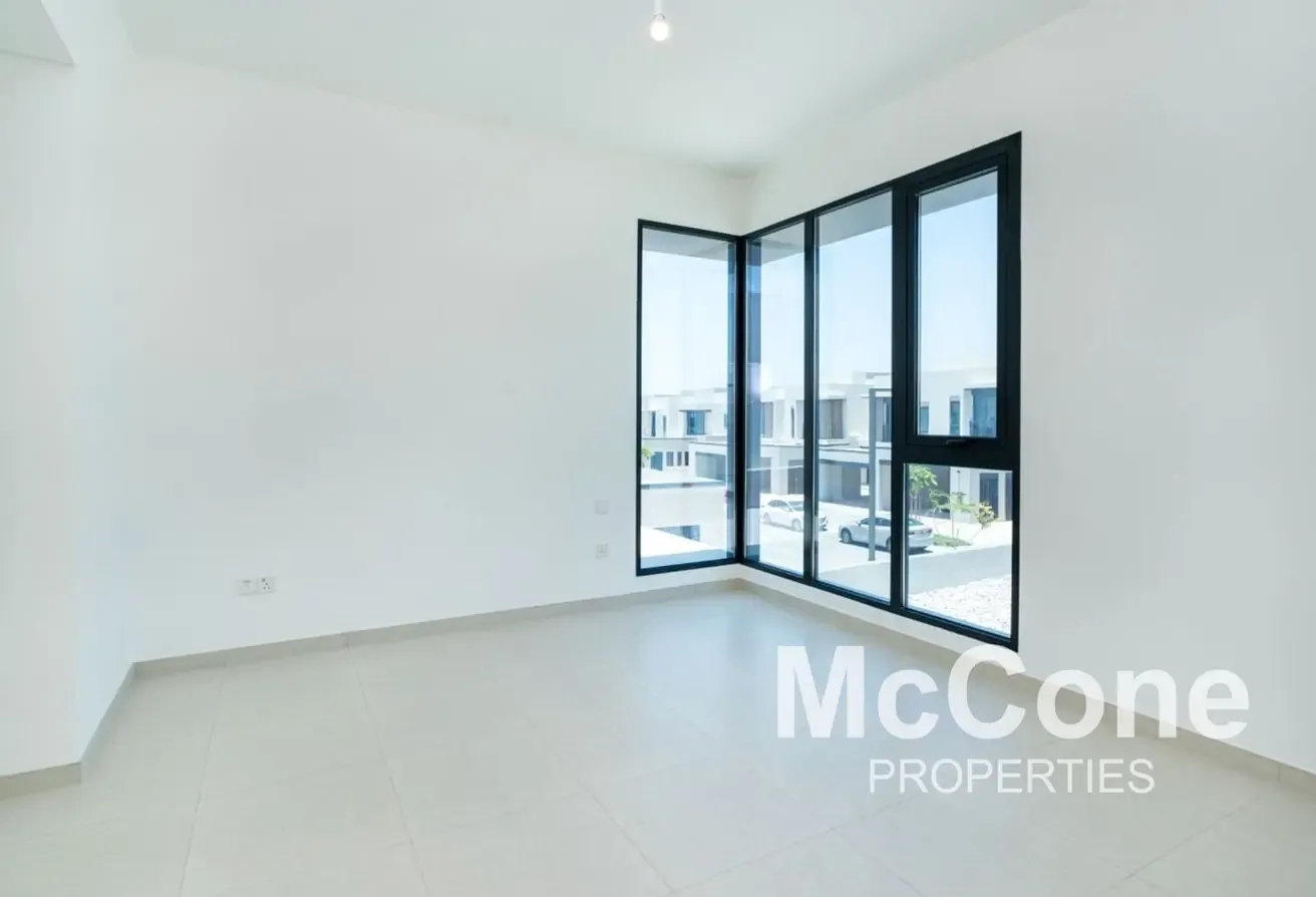 Negotiable | Corner Plot | Community Expert