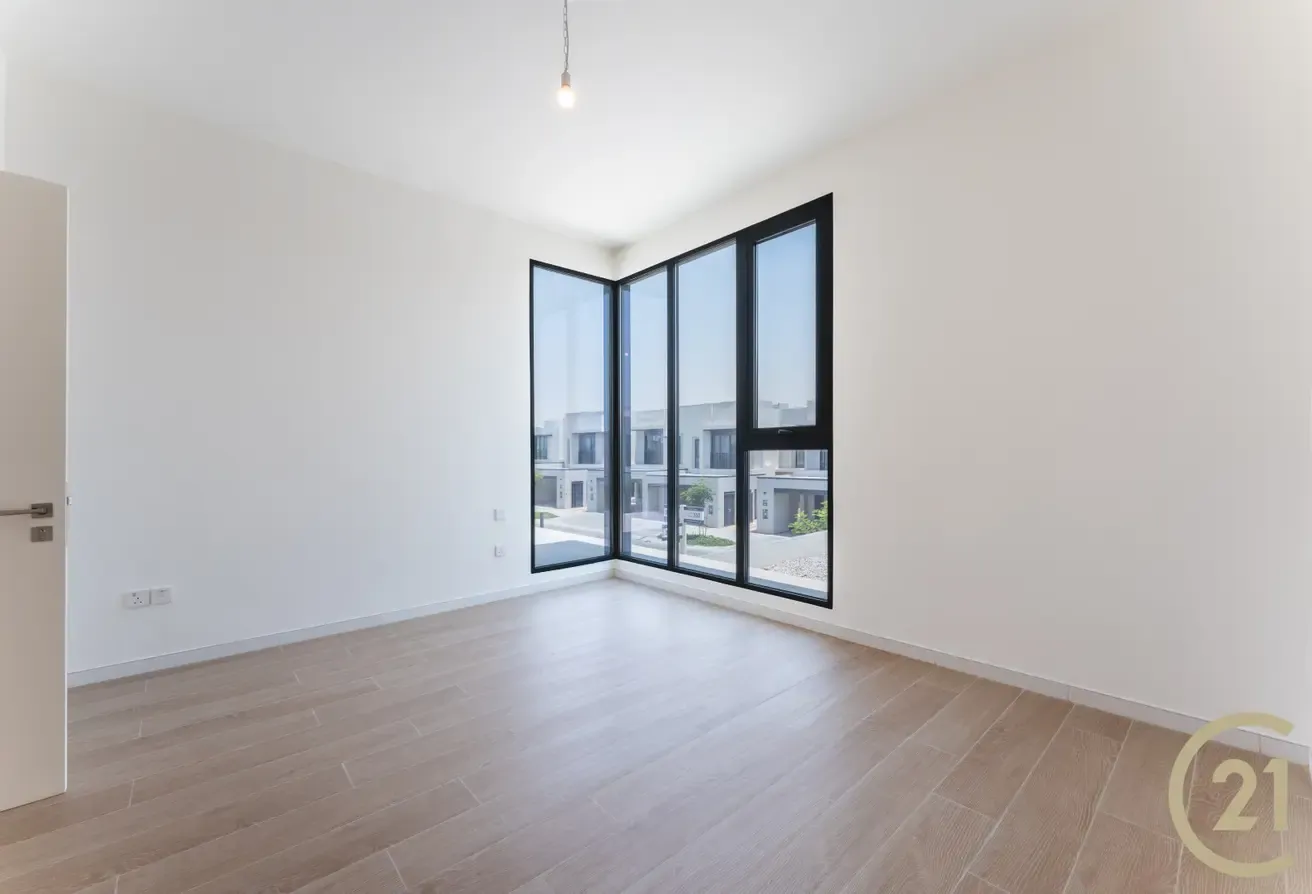 Large Plot | Corner Unit | Private Location