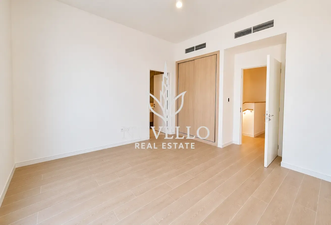 Internal | Directly next to park | Landscaped
