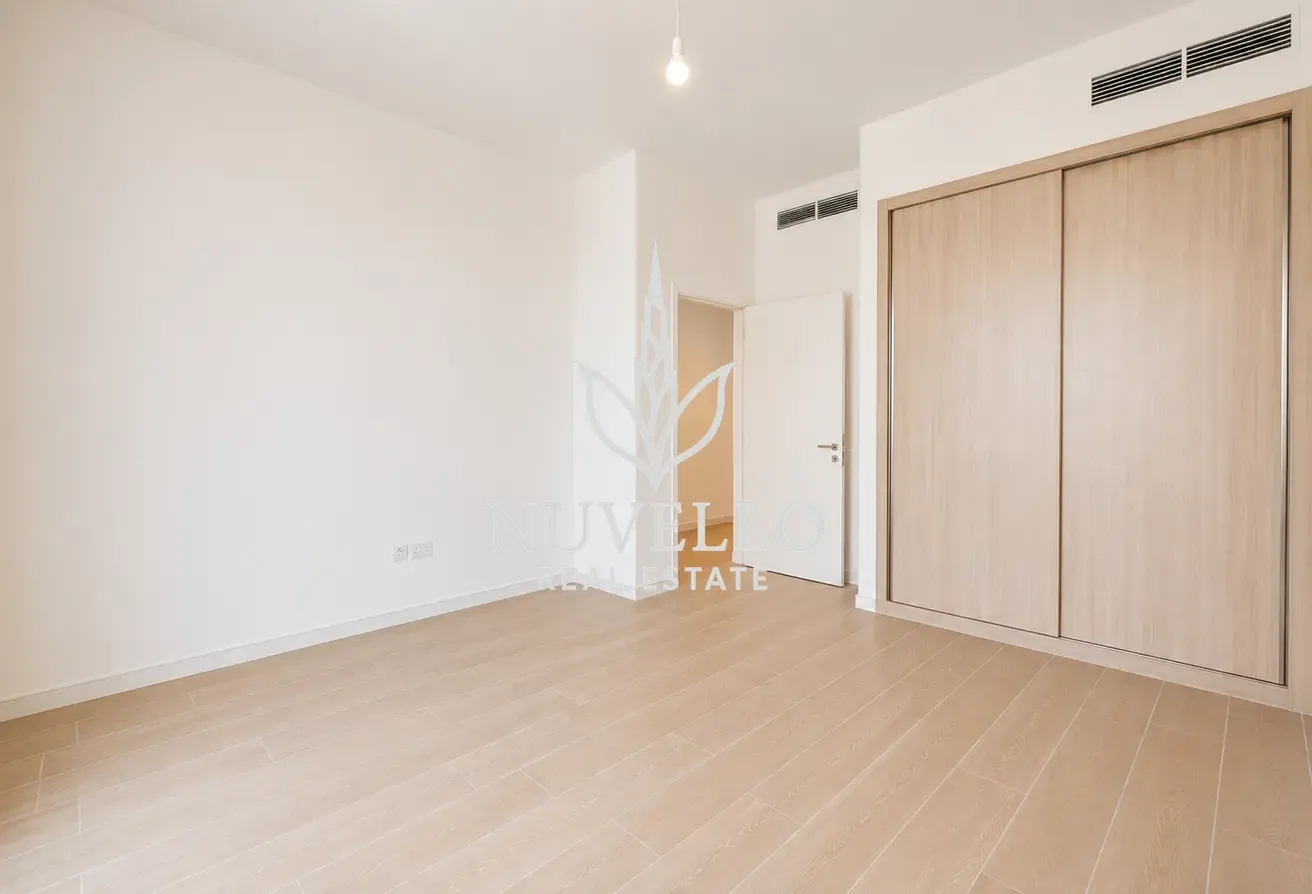 Internal | Directly next to park | Landscaped