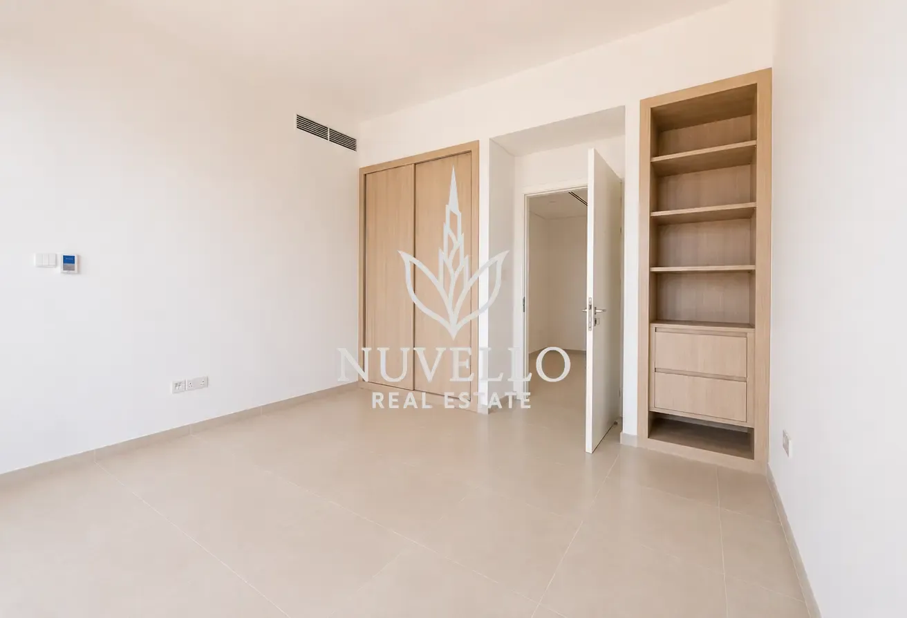 Internal | Directly next to park | Landscaped