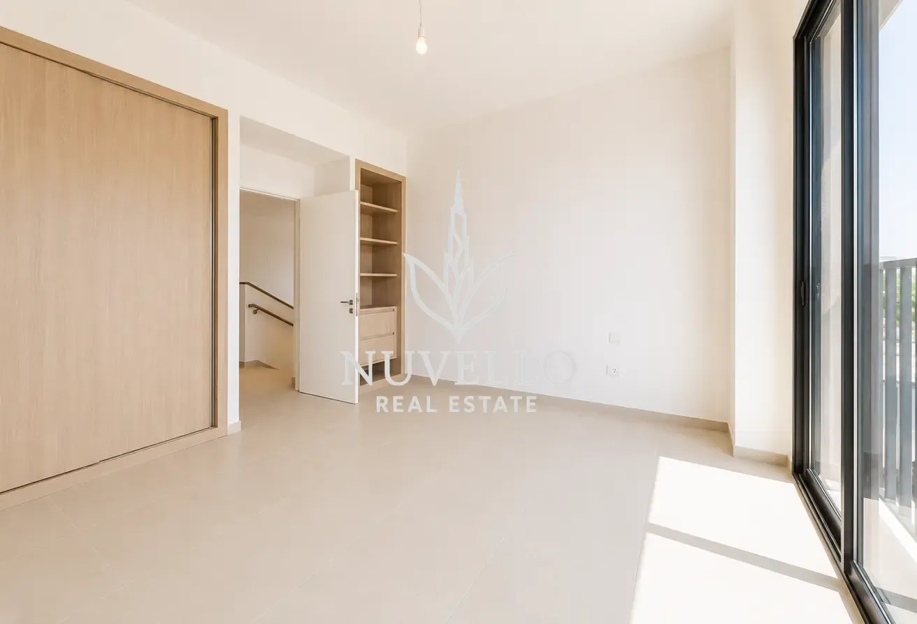 Internal | Directly next to park | Landscaped