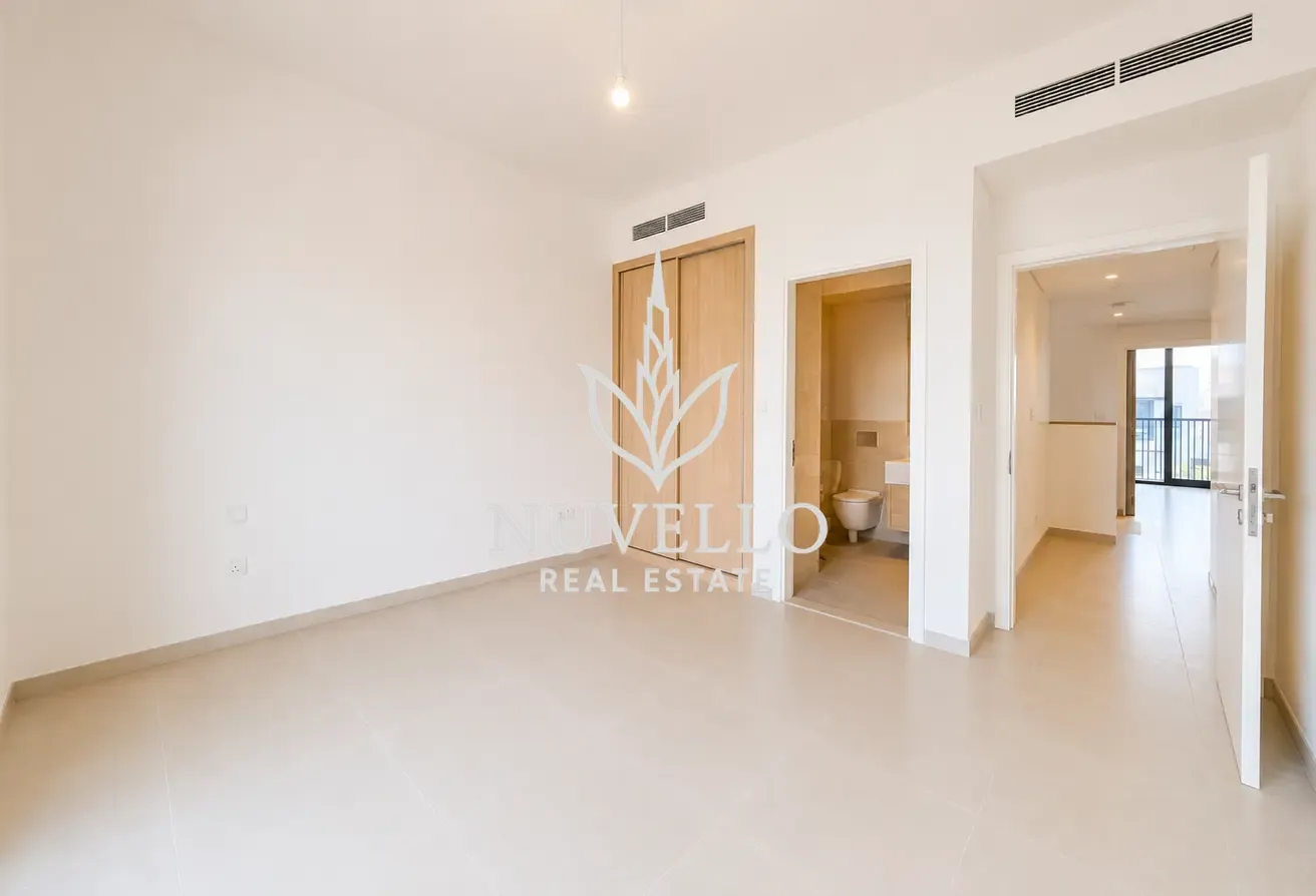 Internal | Directly next to park | Landscaped