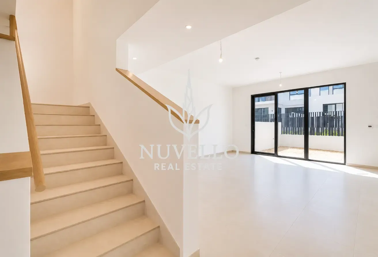 Internal | Directly next to park | Landscaped
