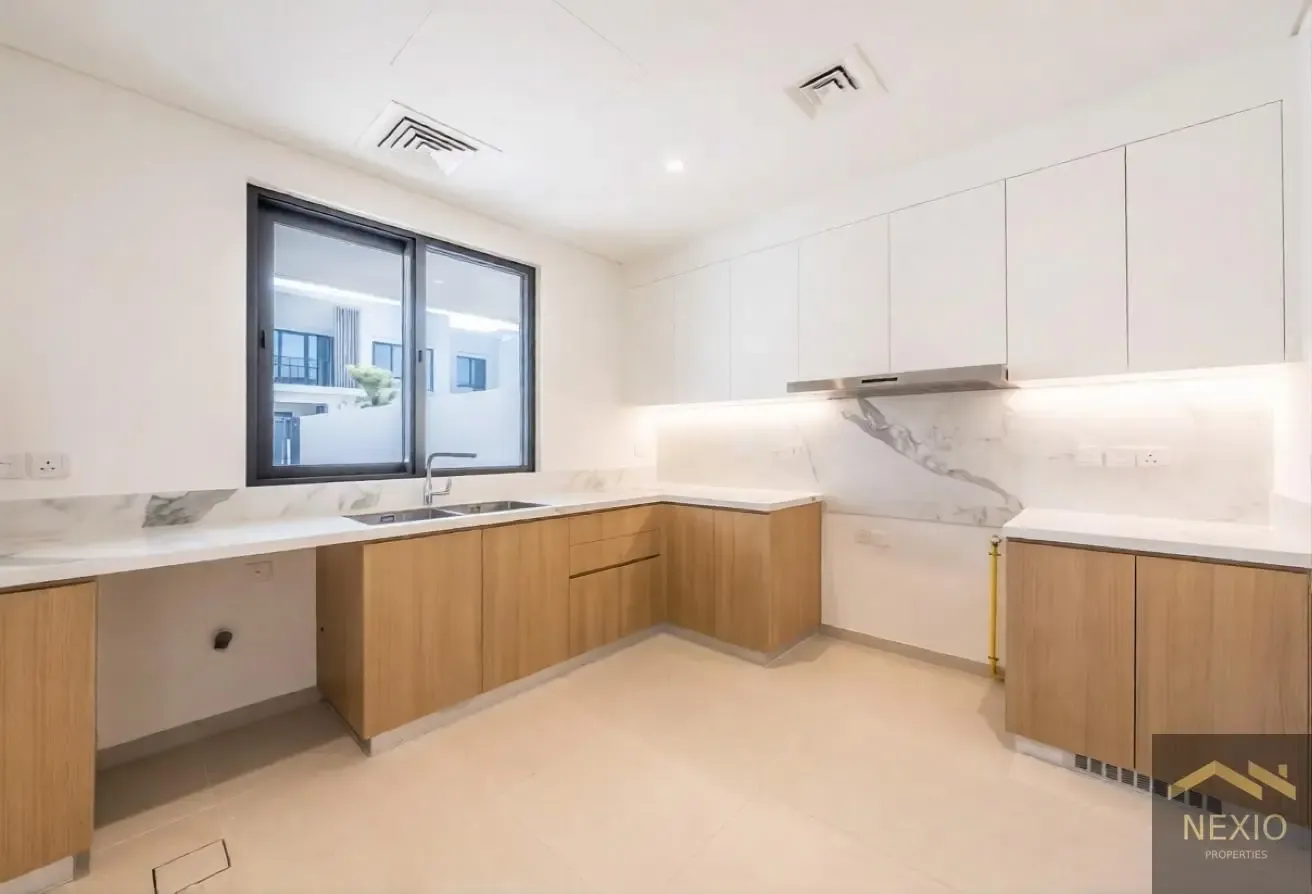 Back-to-Back |Close to Amenities | Vacant