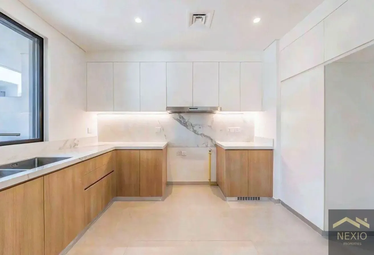 Back-to-Back |Close to Amenities | Vacant