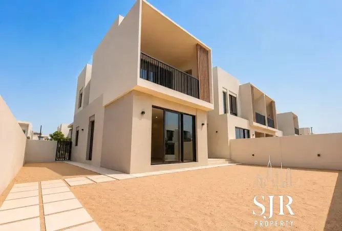 Luxury Corner Living | Internal 4BR | Pool & Park