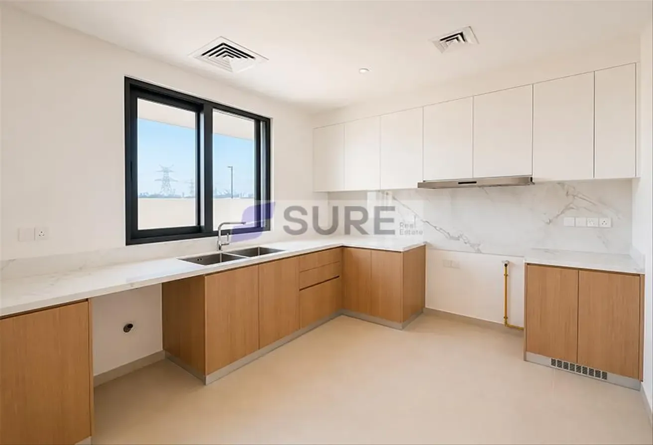 Middle 4 BR TH | Brand New | Vastu | Handover Soon