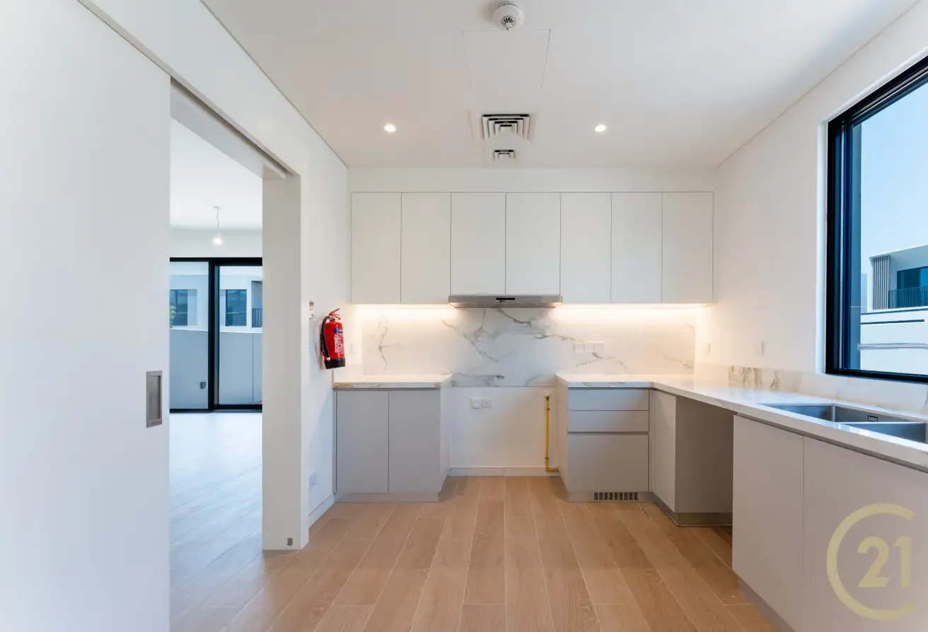 Corner Unit | Large Plot| Ready