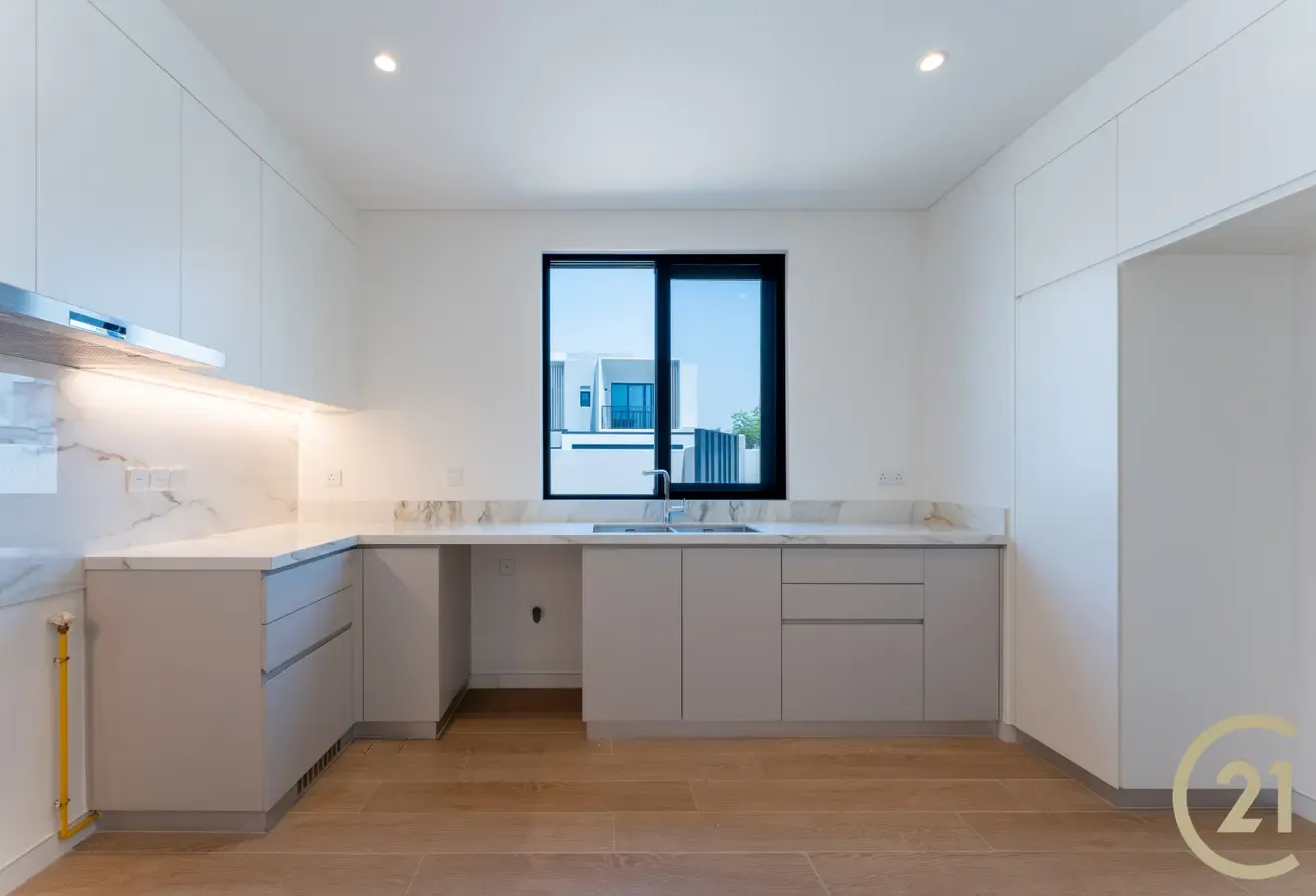 Corner Unit | Large Plot| Ready