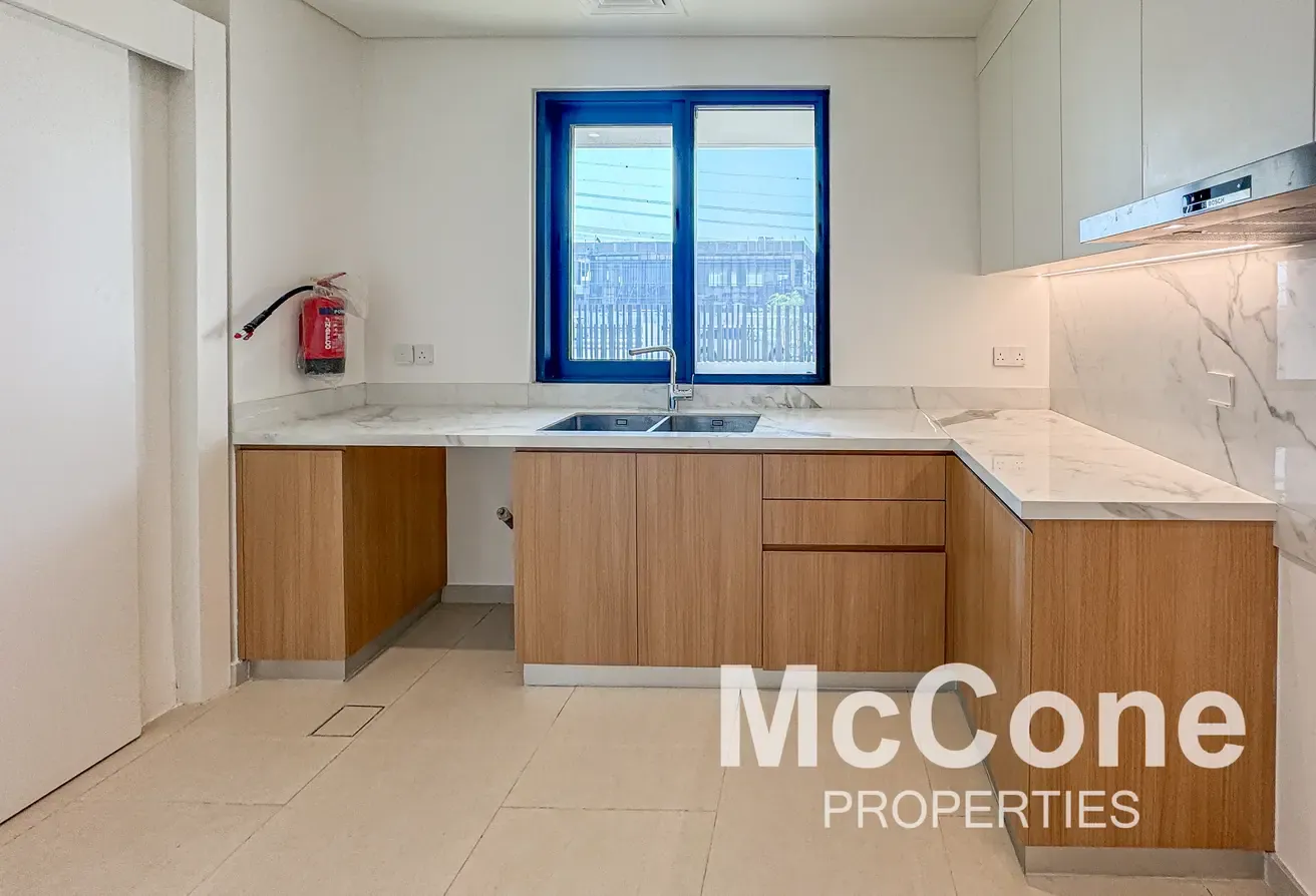 Middle Unit | Brand New | Close to Amenities