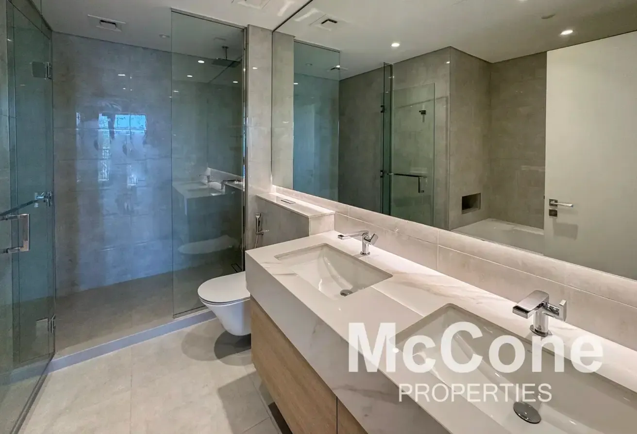 Middle Unit | Brand New | Close to Amenities