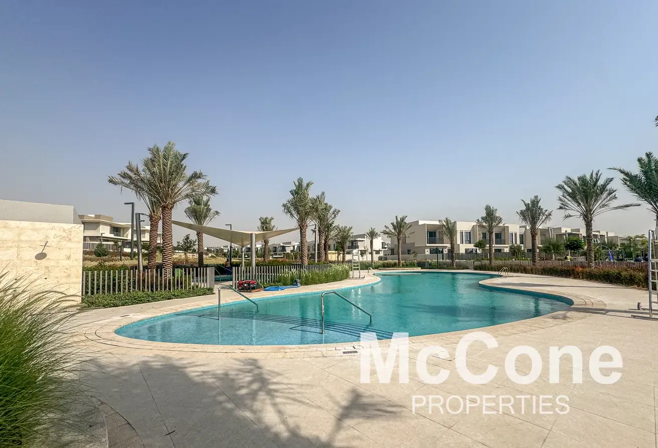 Middle Unit | Brand New | Close to Amenities
