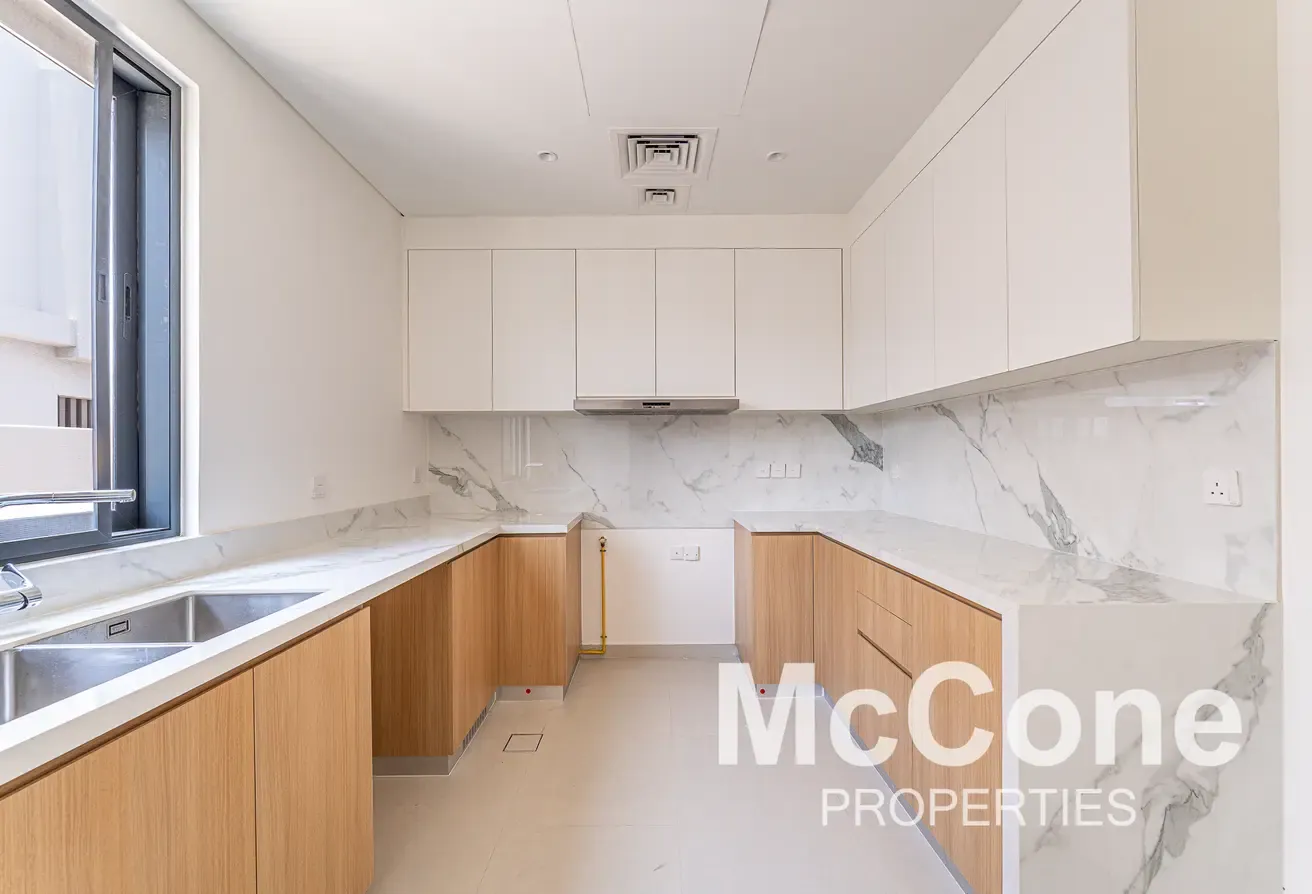 Landscaped | Flexible Cheques | Corner Unit