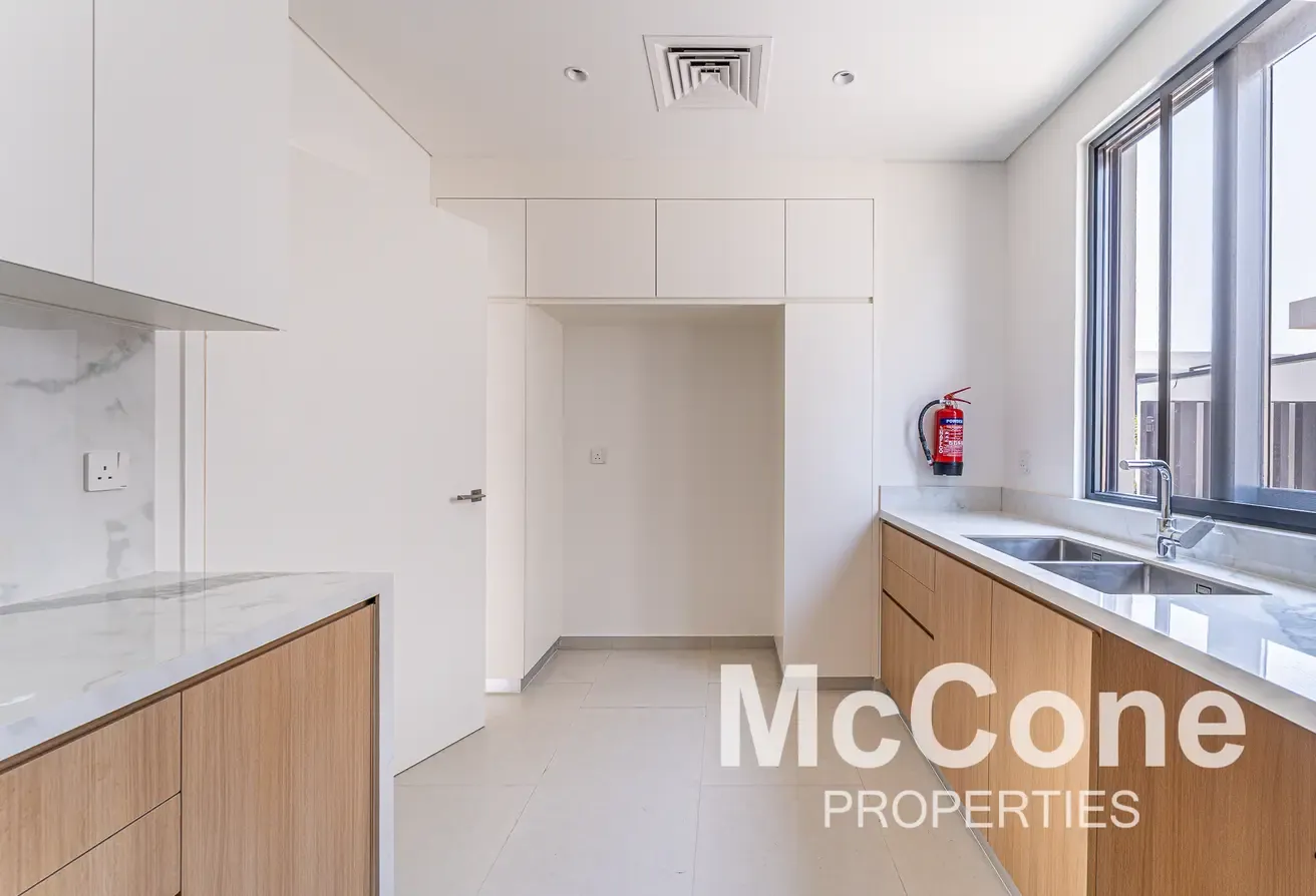 Landscaped | Flexible Cheques | Corner Unit