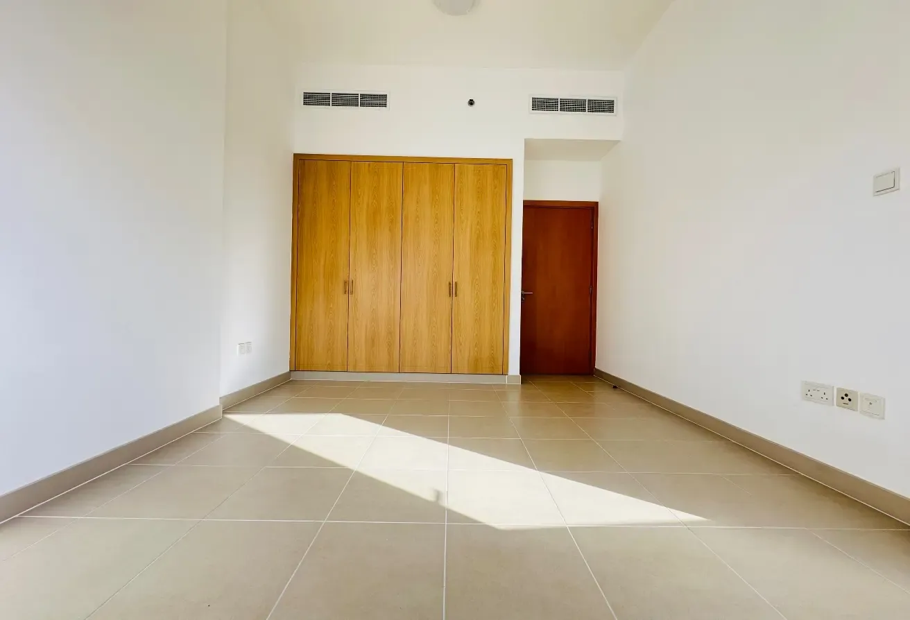 Elegant 1 Bedroom | Balcony | Covered Parking