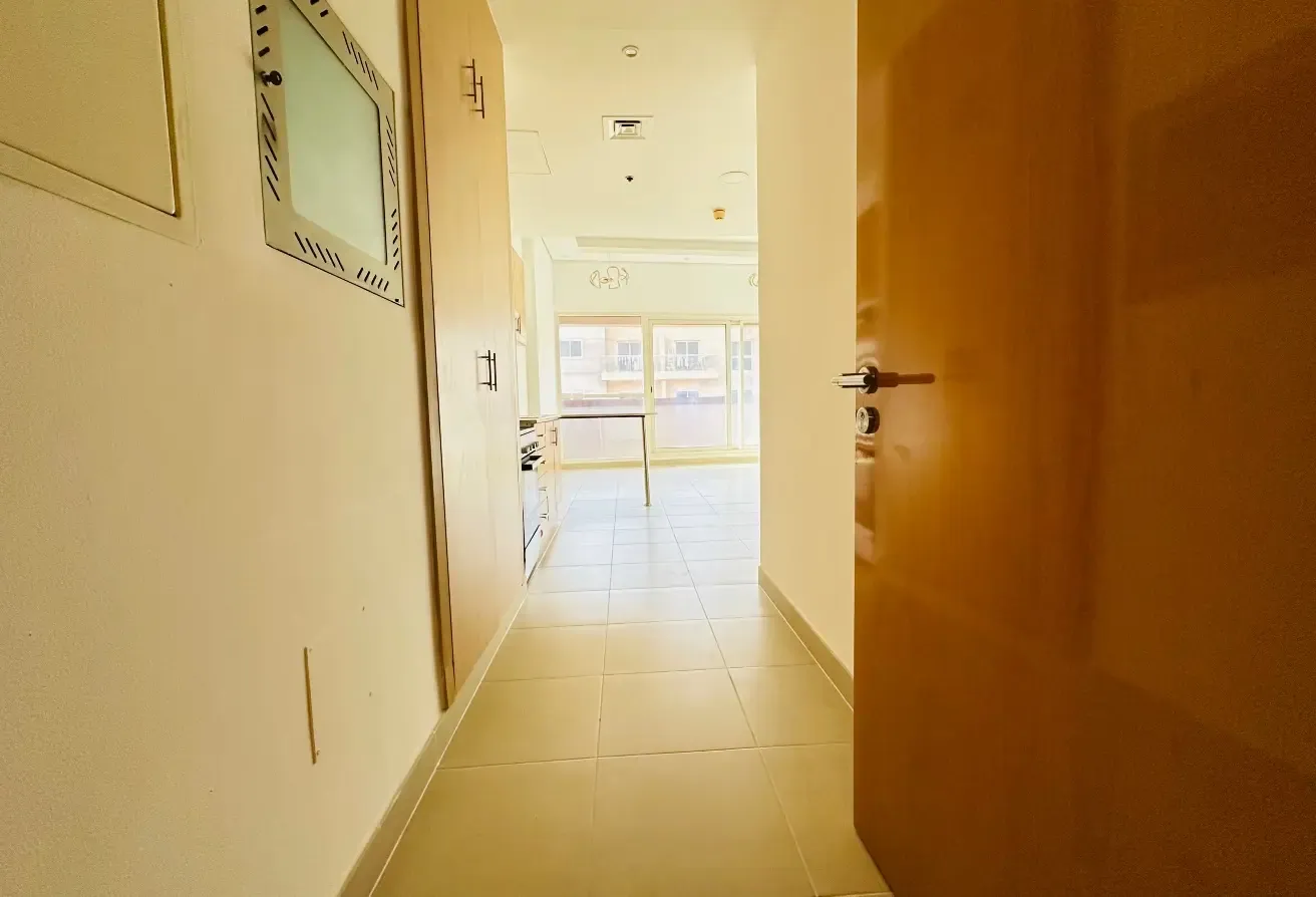Elegant 1 Bedroom | Balcony | Covered Parking