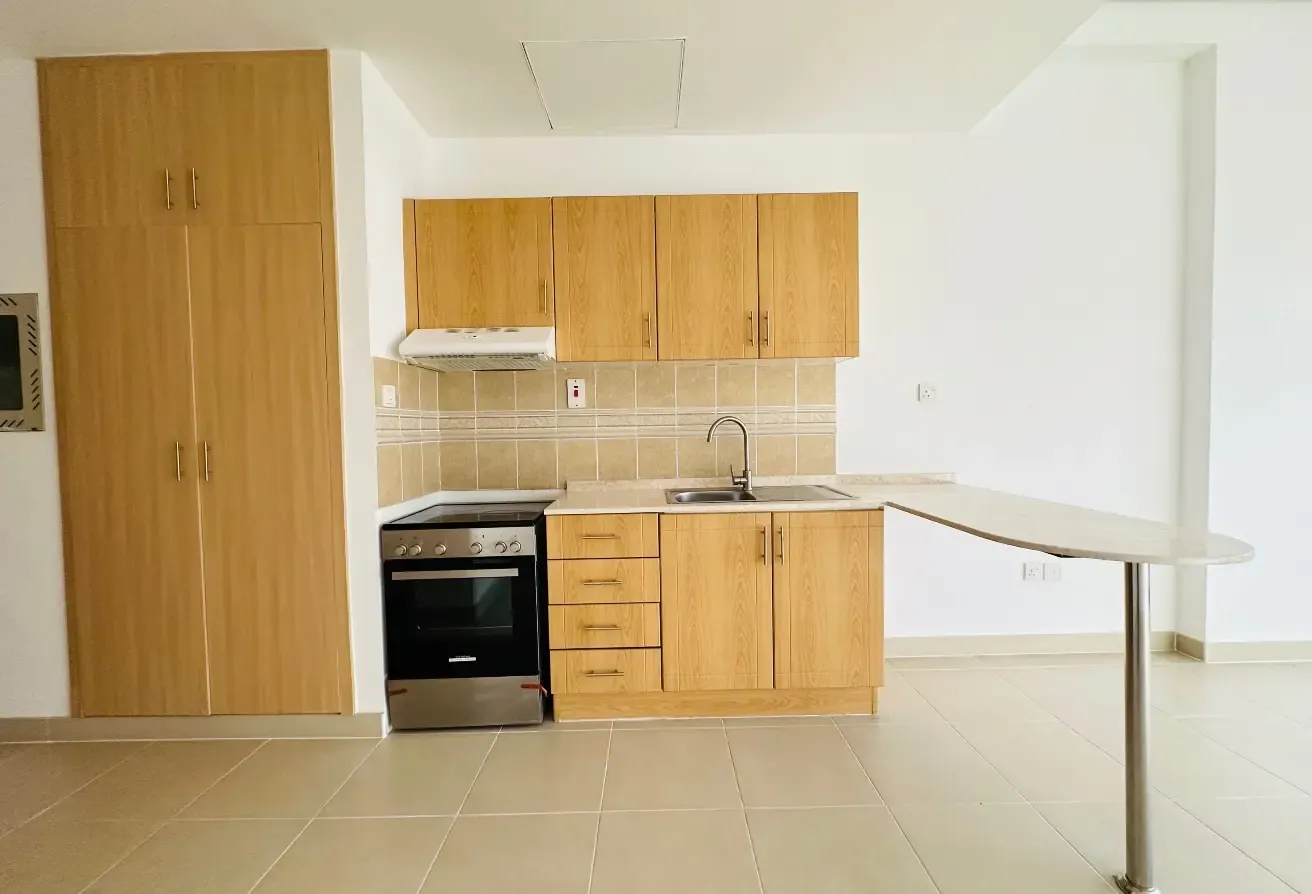 Elegant 1 Bedroom | Balcony | Covered Parking