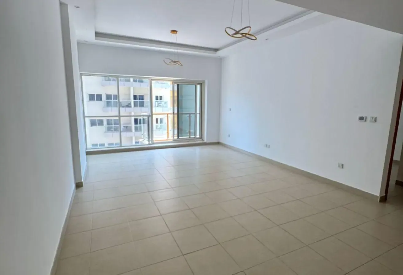 Bright 1 Bedroom Apartment with Balcony