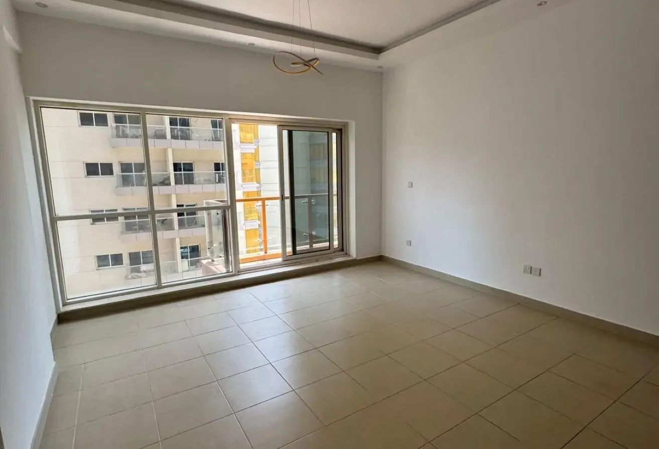 Bright 1 Bedroom Apartment with Balcony