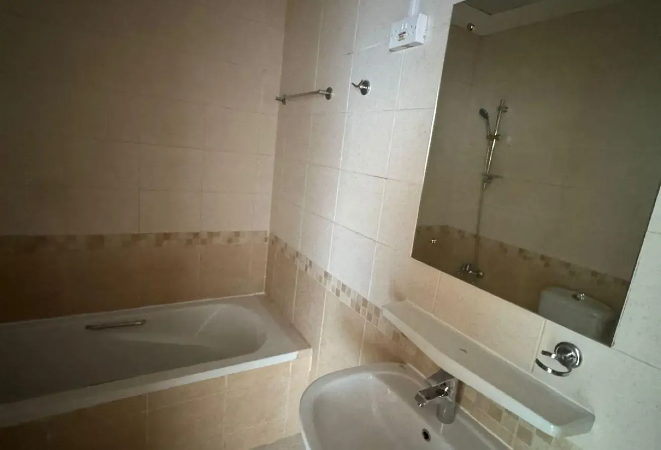 Bright 1 Bedroom Apartment with Balcony