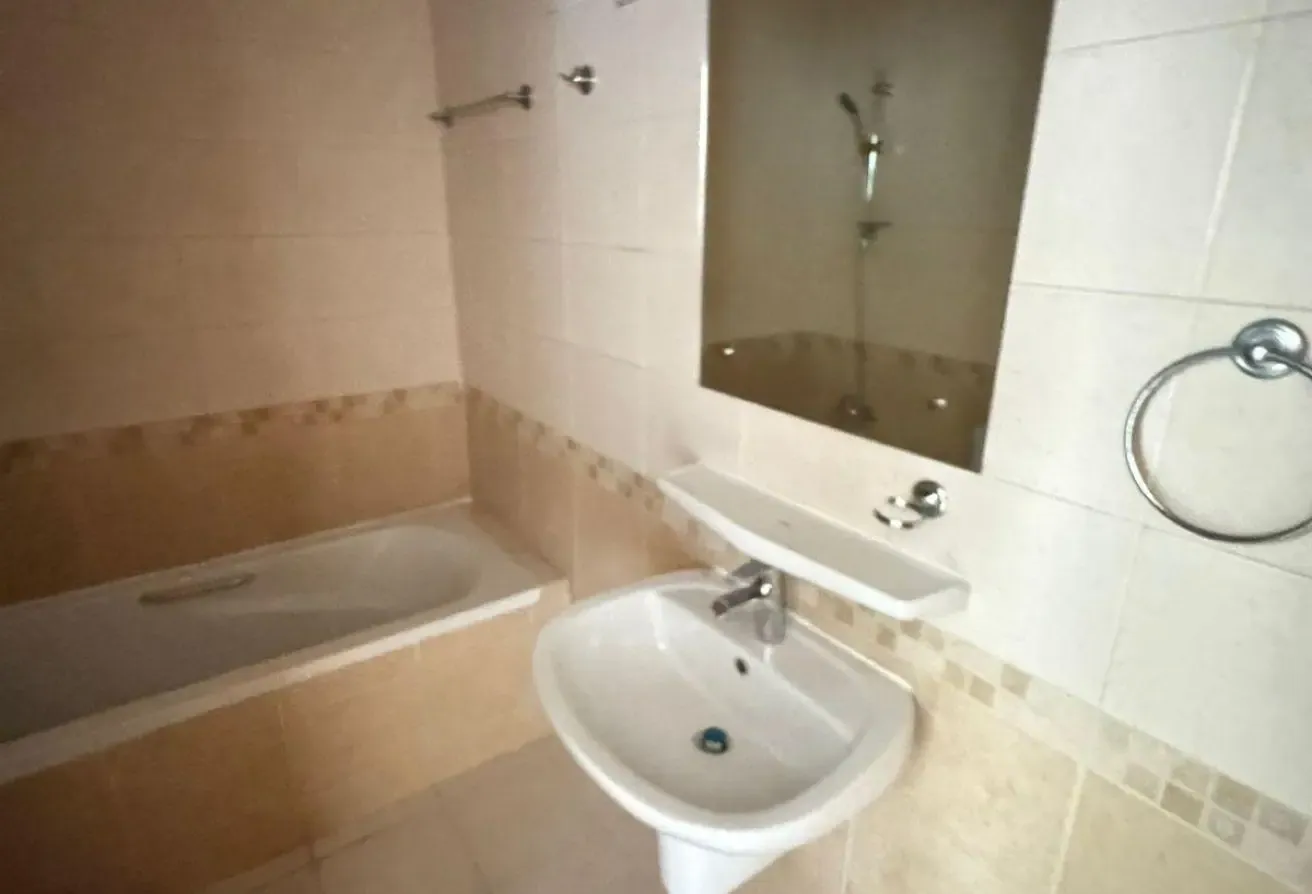 Bright 1 Bedroom Apartment with Balcony