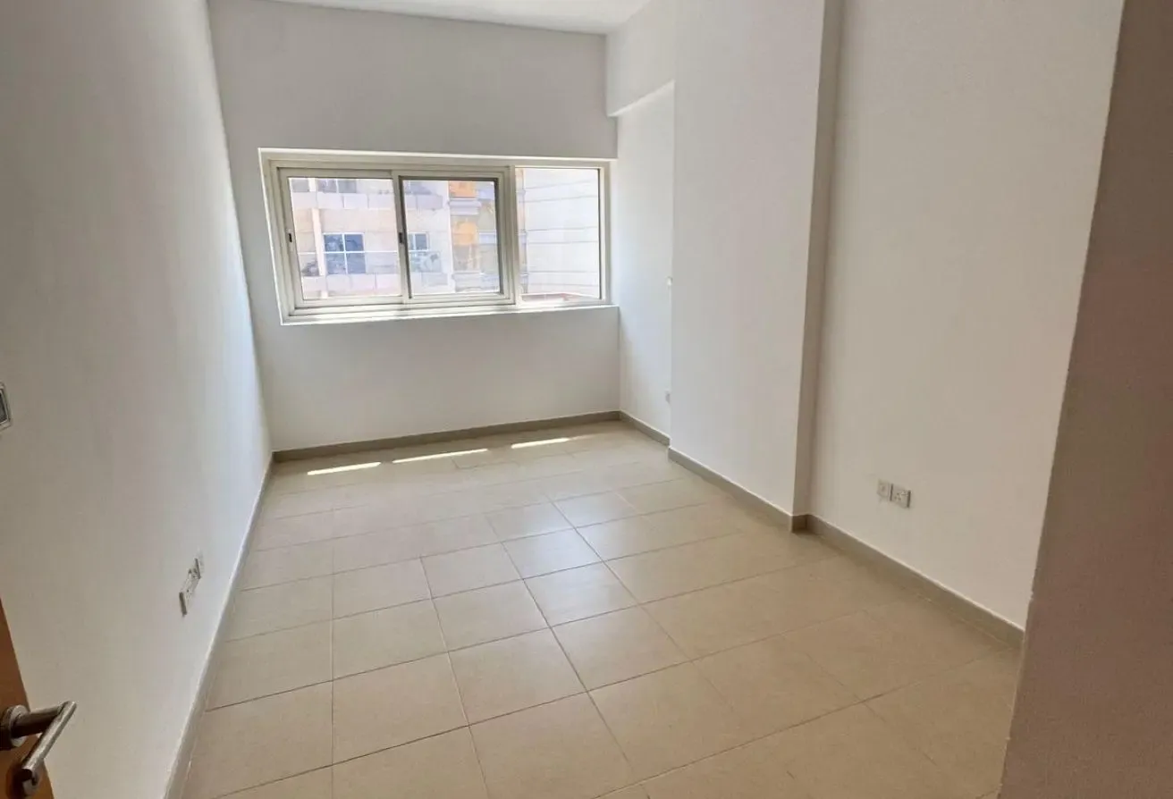 Bright 1 Bedroom Apartment with Balcony
