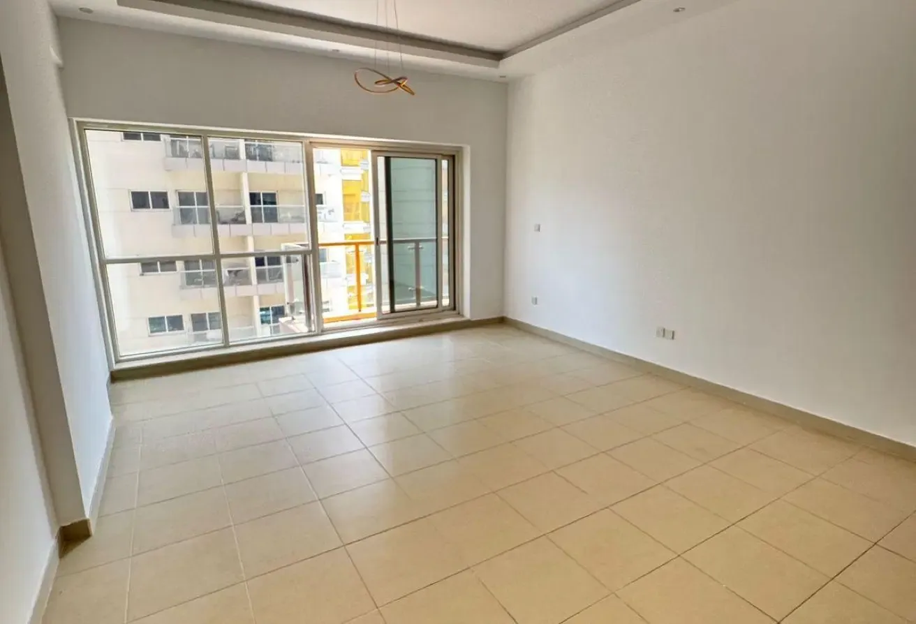 Bright 1 Bedroom Apartment with Balcony
