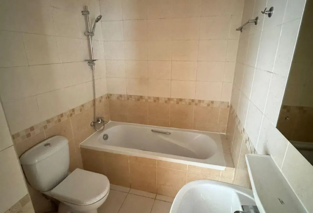 Bright 1 Bedroom Apartment with Balcony