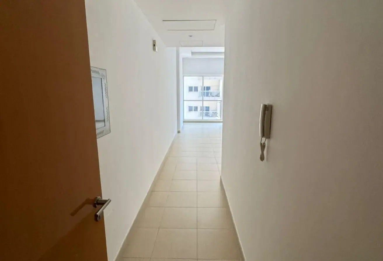 Bright 1 Bedroom Apartment with Balcony