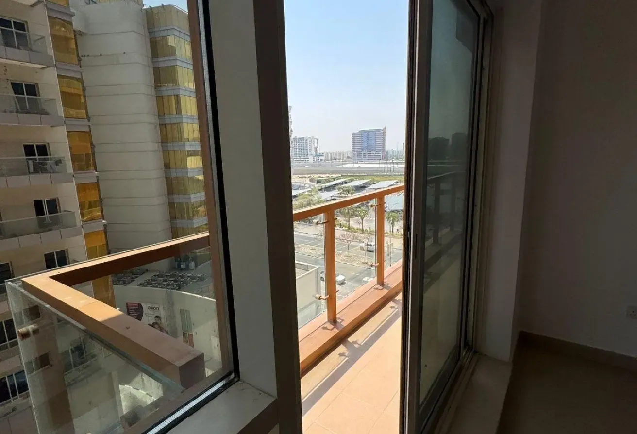Bright 1 Bedroom Apartment with Balcony