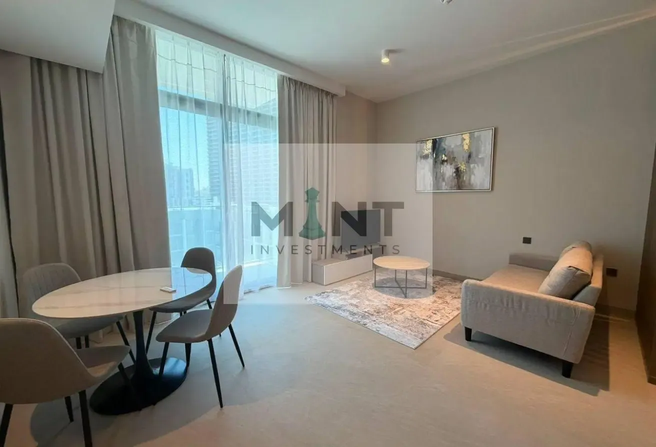 Brand new/ Fully furnished/ Big unit/ Vacant